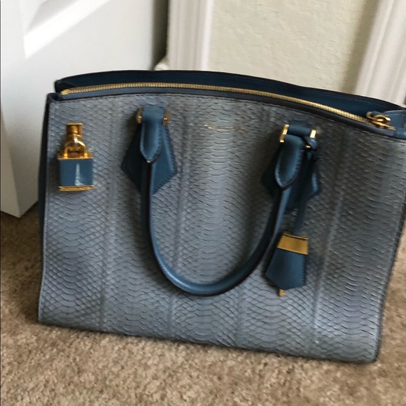 Michael Kors bag very nice still look like new - Picture 1 of 3